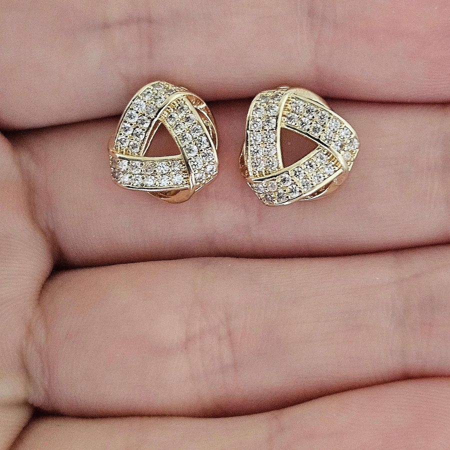 Brinco Com Zircônia Nó Dourado 