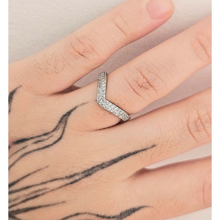 Anel Cravejado Em Zircônia Prata 