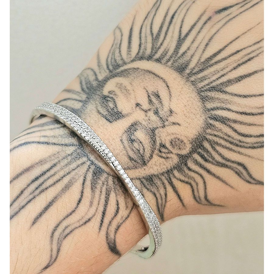 Bracelete Charm Cravejado Em Zircônia Prata 