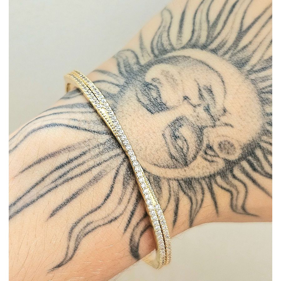 Bracelete Charm Cravejado Em Zircônia Dourado 