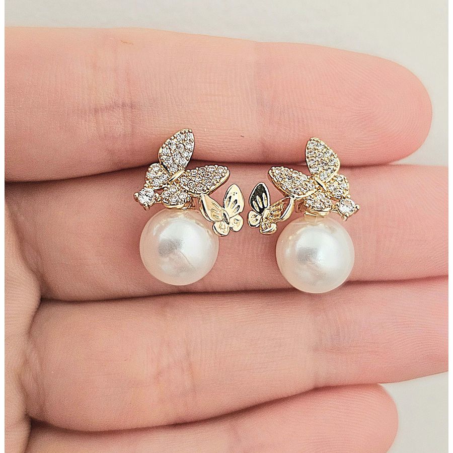 Brinco Com Zircônia Borboleta e Pérola Dourada 