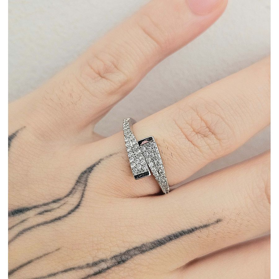 Anel Cravejado Em Zircônia Detalhado Prata 