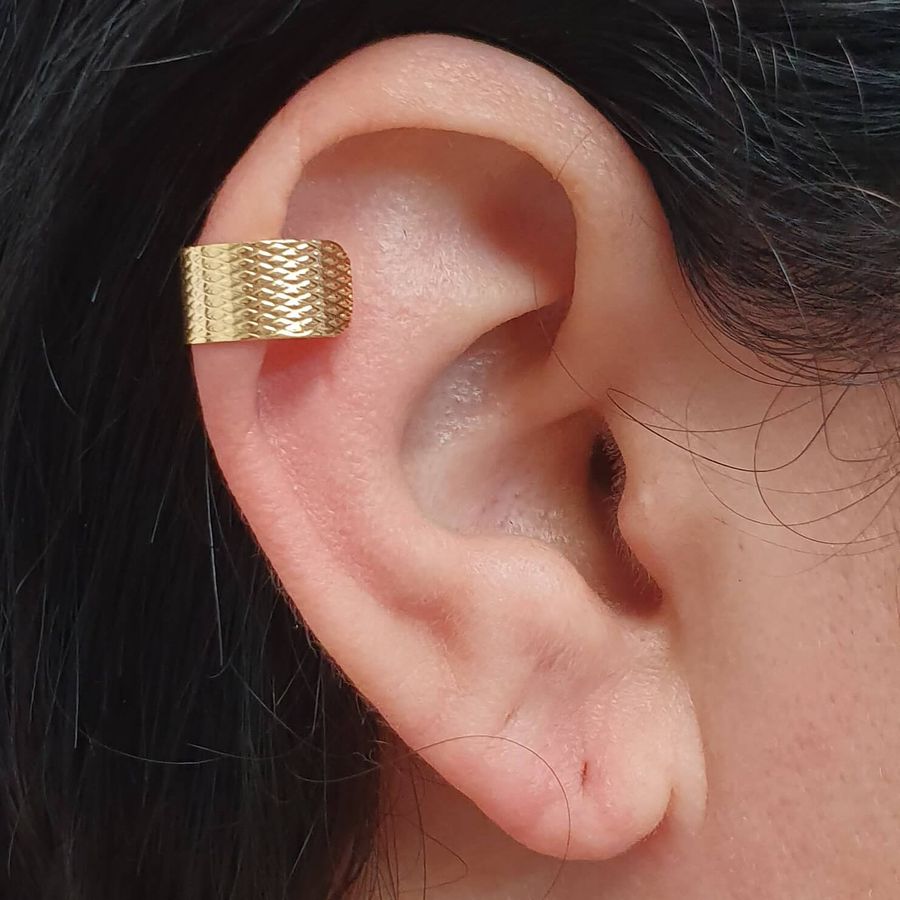 Piercing Fake Folheado Dourado Texturizado 