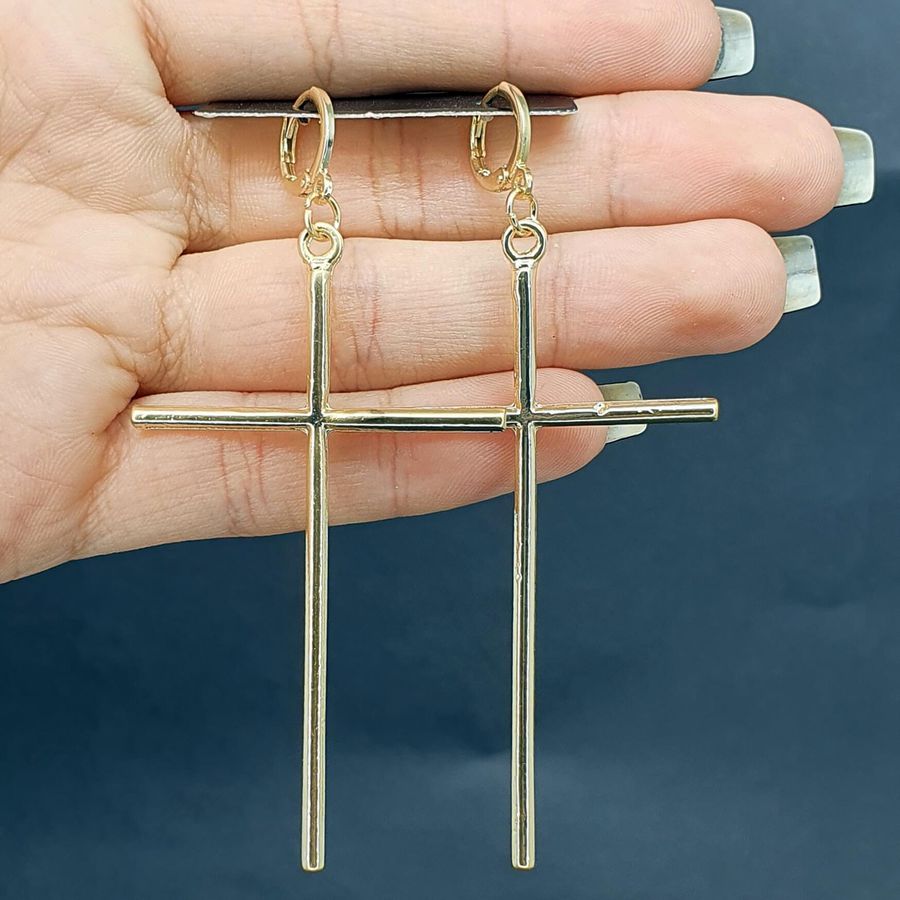 Mini Argola Folheada Dourada Cruz 