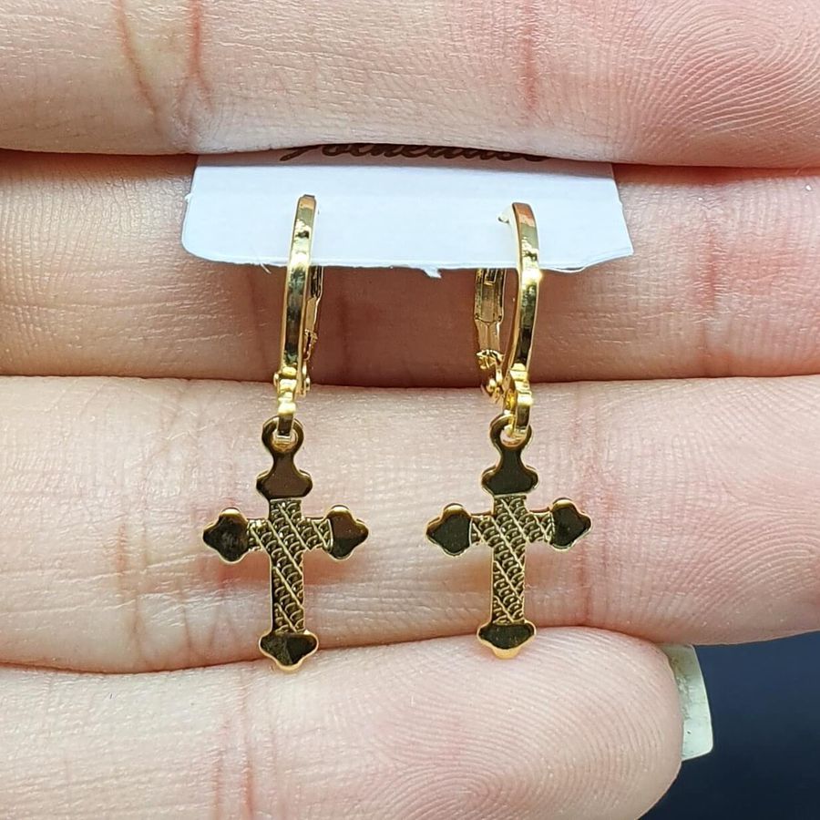 Mini Argola Folheada Dourada Cruz 