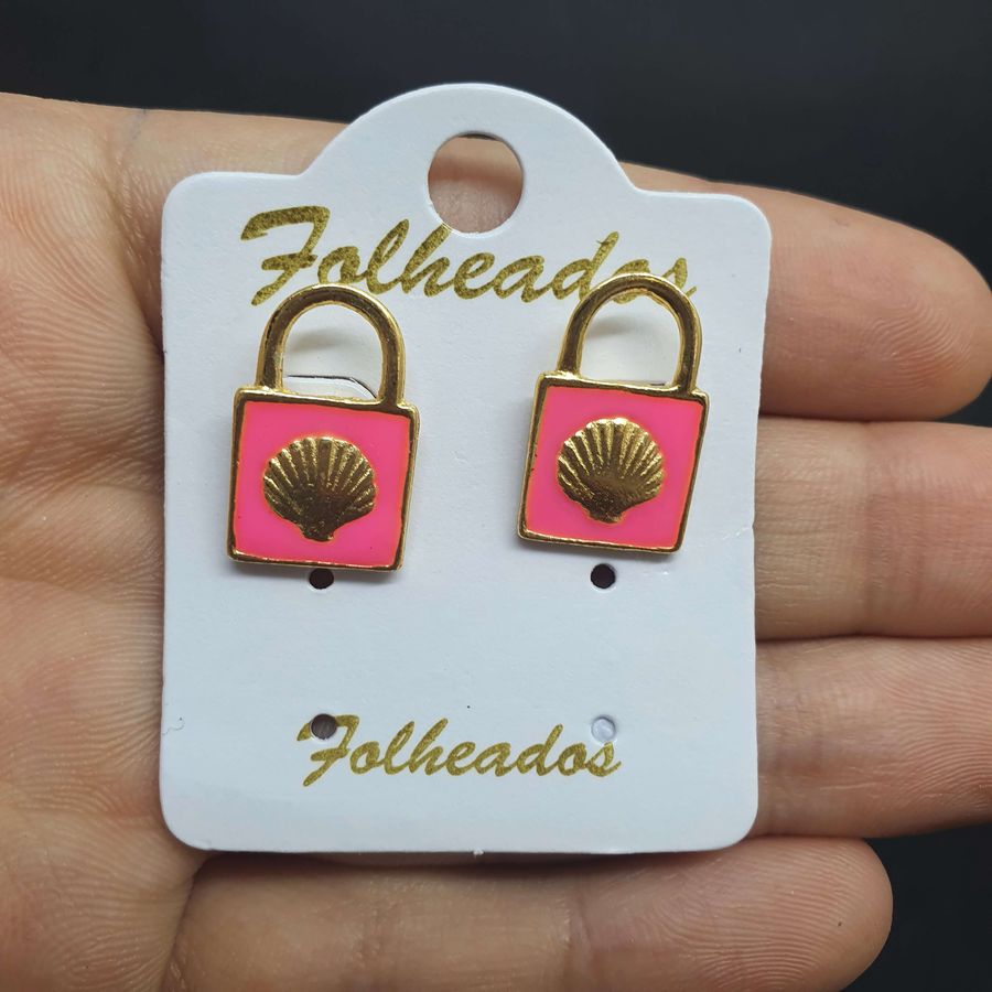 Brinco Folheado Dourado Concha Esmaltado Rosa Escuro 