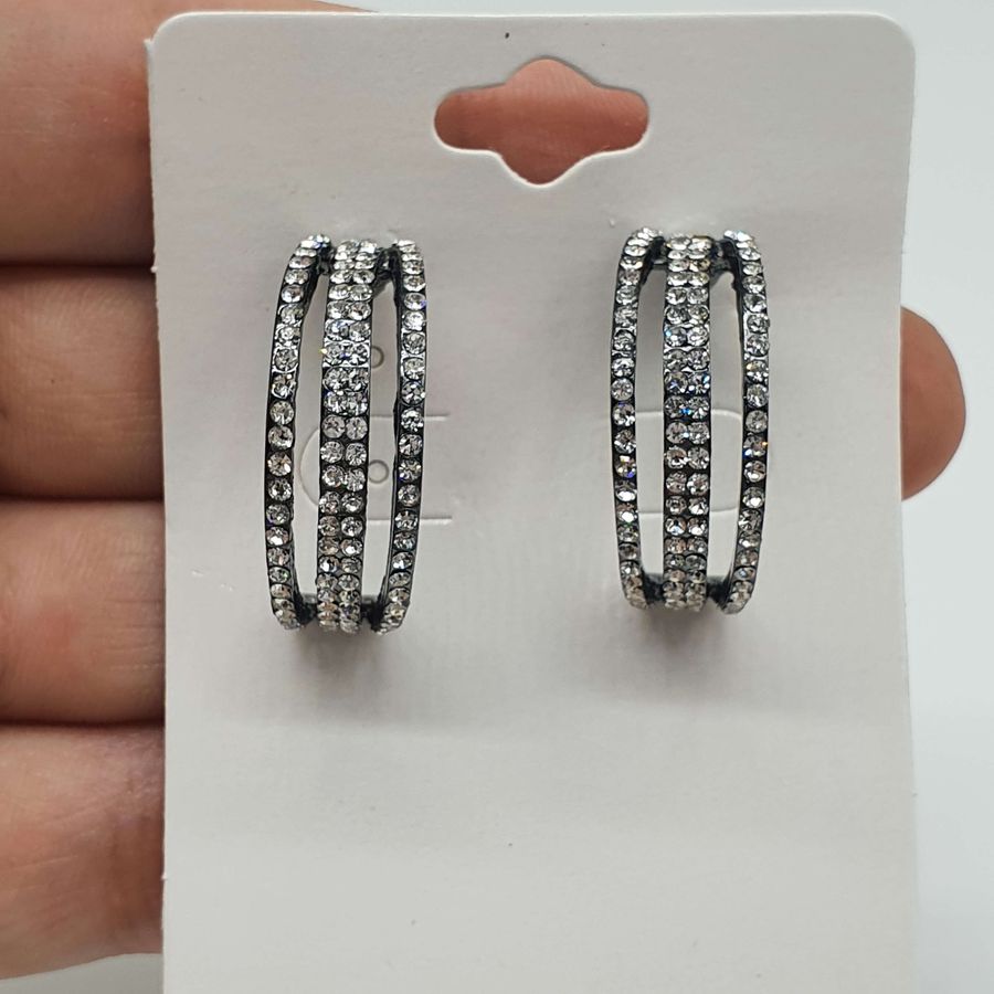Argola Grafite Strass Branco