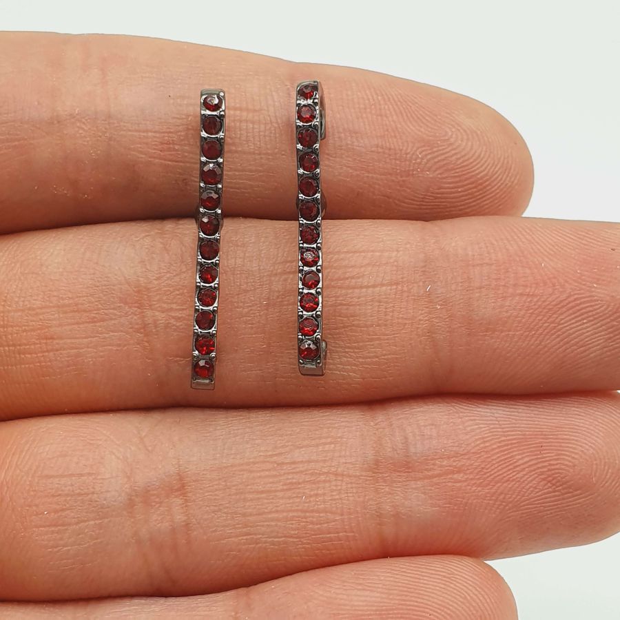 Brinco Ear Hook Grafite Vermelho 