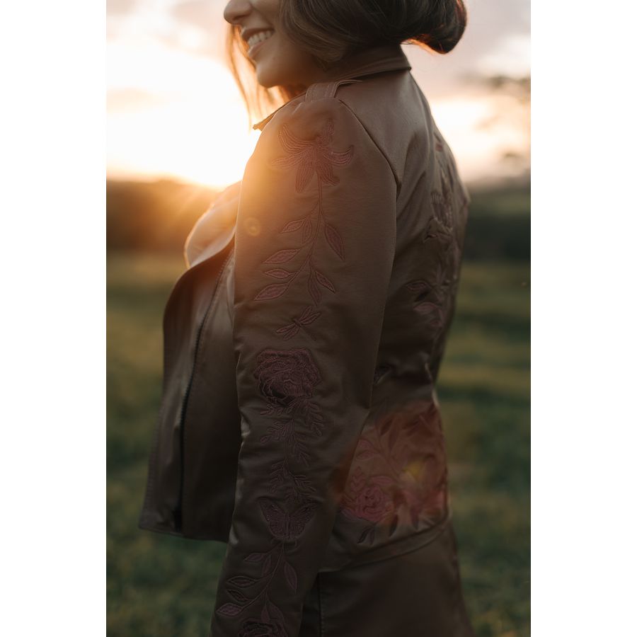 Conjunto Jaqueta Bordada e saia Couro Legitimo Zé Filó