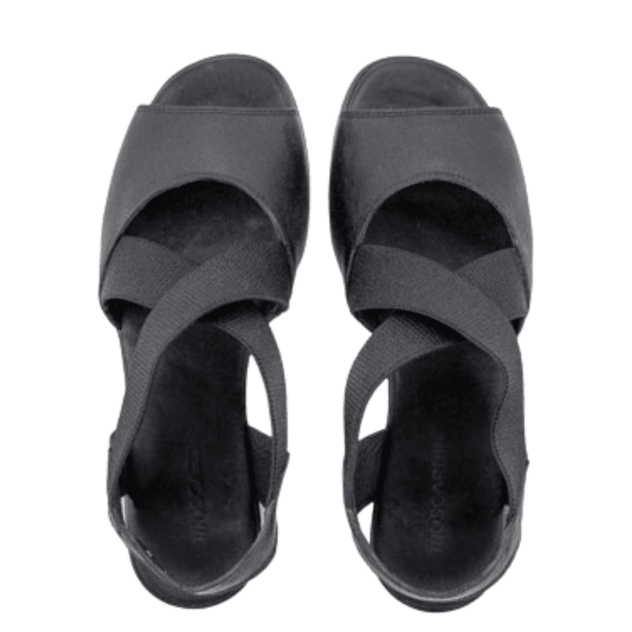 SANDALIA EM COURO PRETO COM ELASTICO Cal ados Moscardini