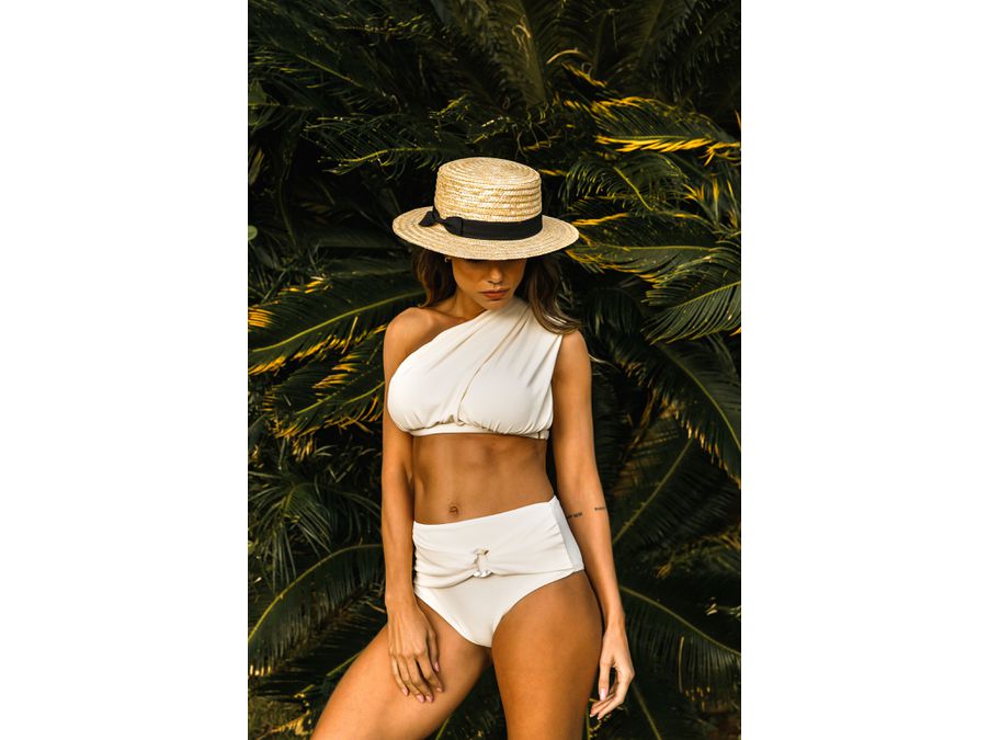 TOP DRAPEADO OMBRO SÓ TEXTURA OFF WHITE E CALCINHA...