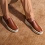 SLIP-ON MASCULINO CASUAL EM COURO MARROM