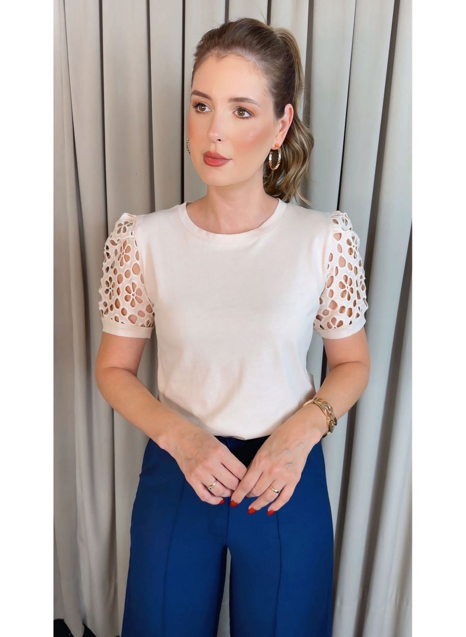 T-shirt Feminina Com Detalhe Na Man... - D'Menina