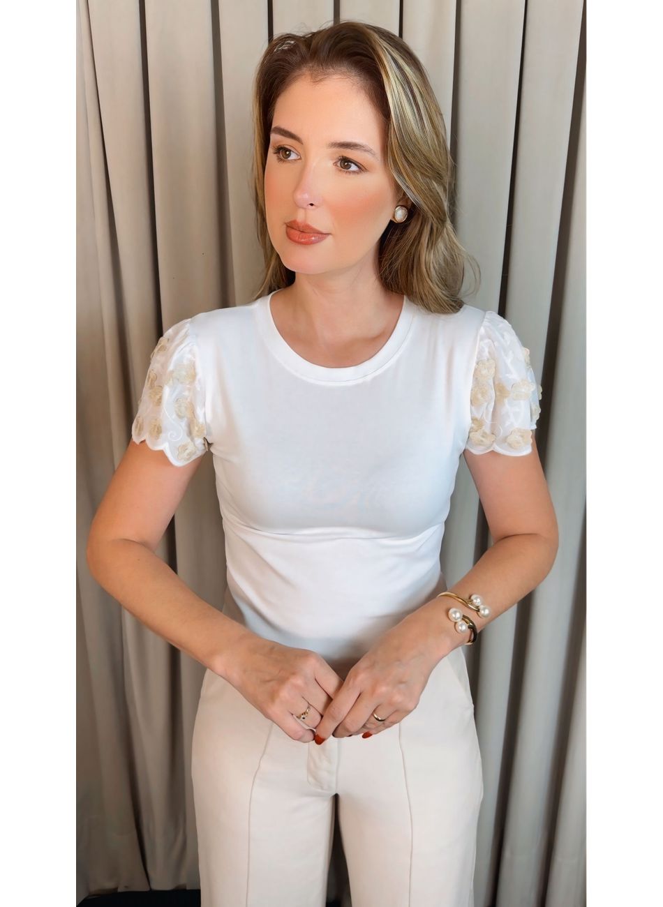 T-shirt Feminina Delicada Bordada -... - D'Menina