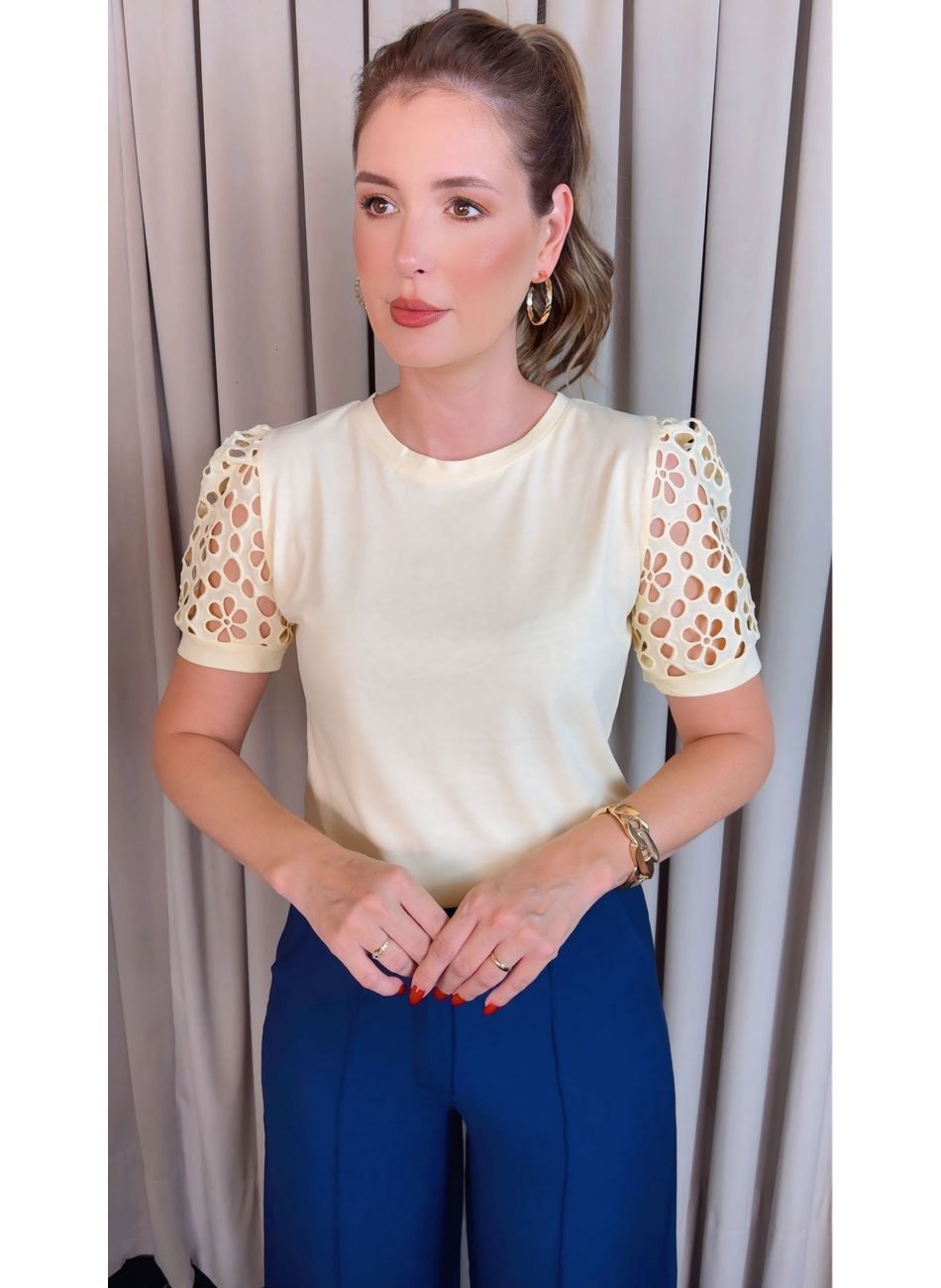T-shirt Feminina Com Detalhe Na Man... - D'Menina