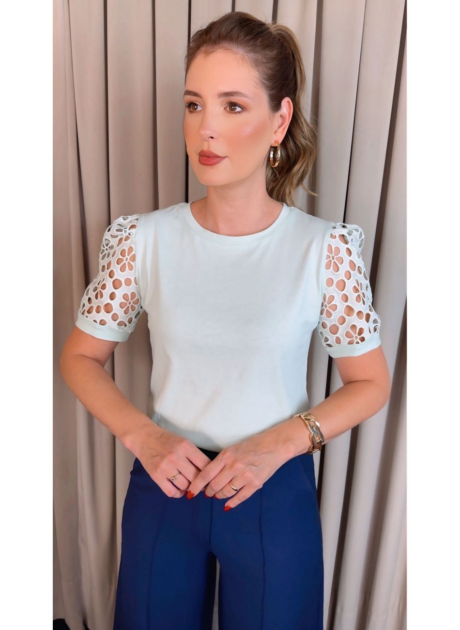 T-shirt Feminina Com Detalhe Na Man... - D'Menina