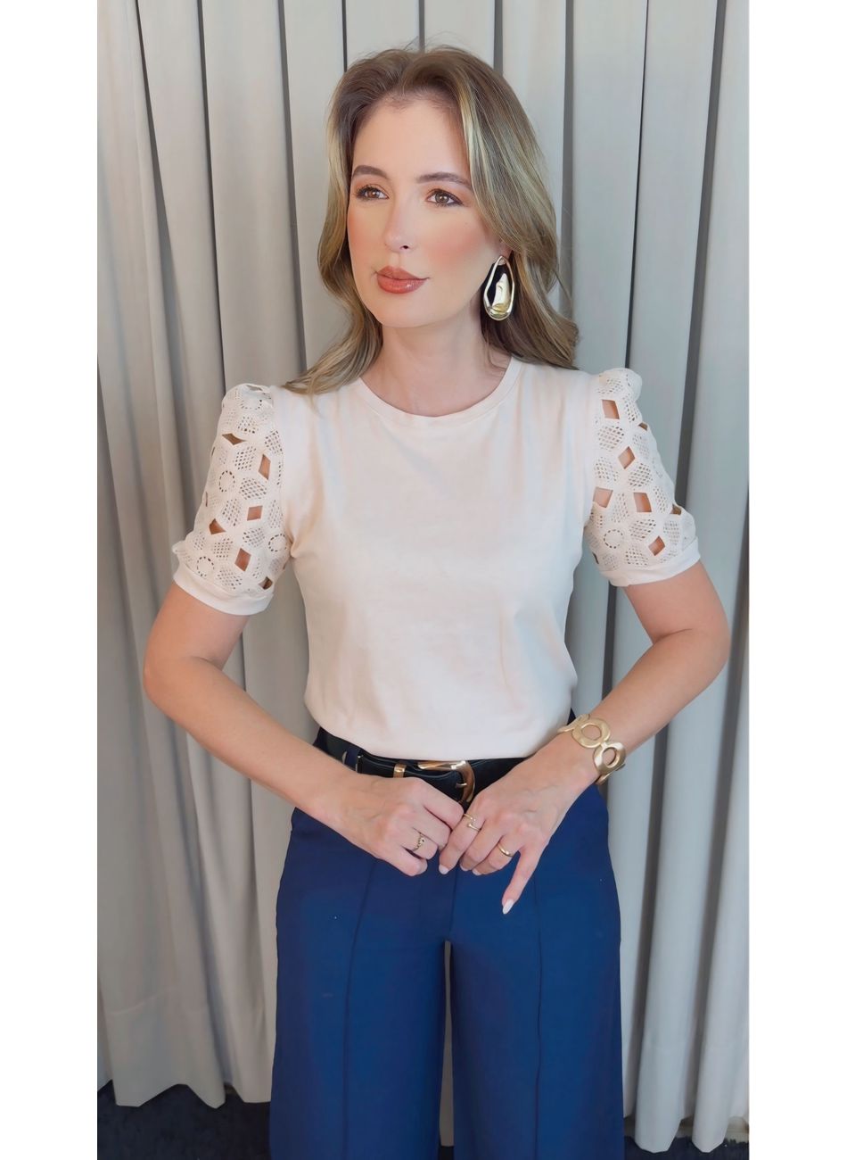 T-shirt Feminina Manga Guipir - Off... - D'Menina