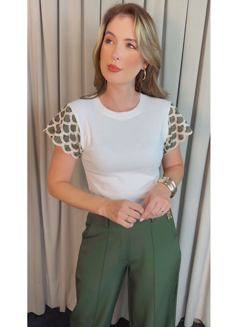T-shirt Feminina Manga Crochê Delic... - D'Menina