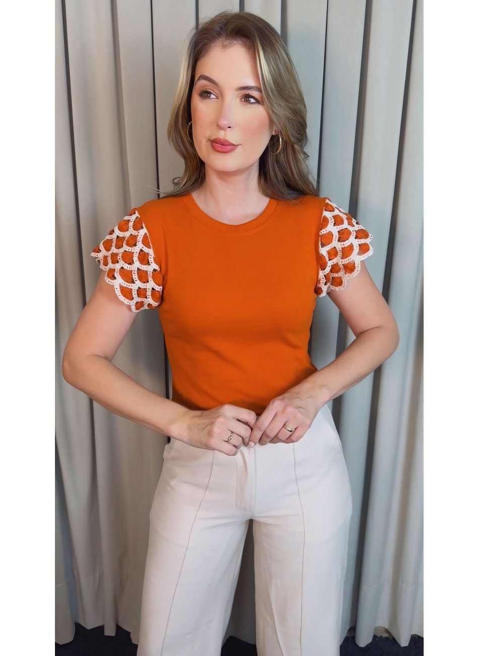 T-shirt Feminina Manga Crochê Delic... - D'Menina