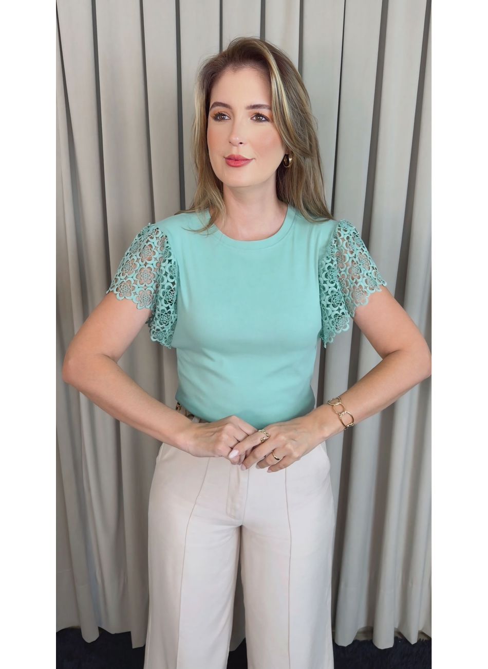 T-shirt Feminina Com Detalhe Na Man... - D'Menina