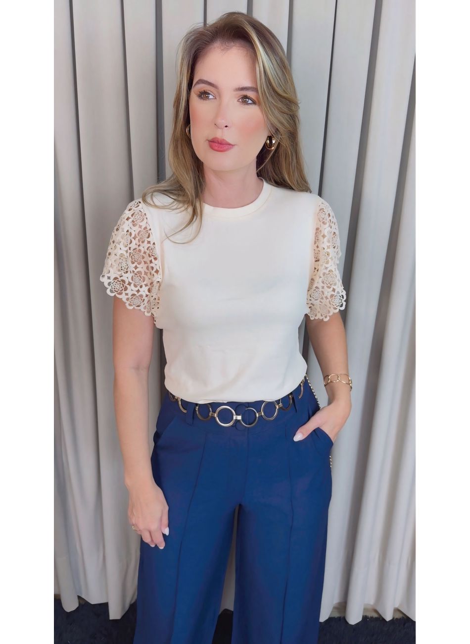 T-shirt Feminina Com Detalhe Na Man... - D'Menina