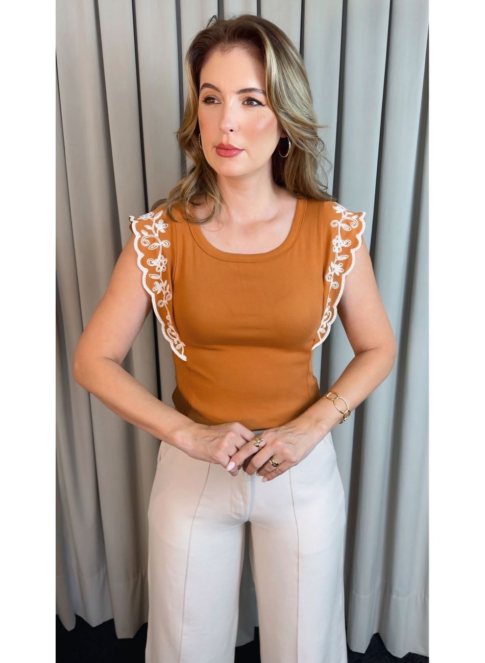 T-shirt Feminina Cavada Bordada - T... - D'Menina