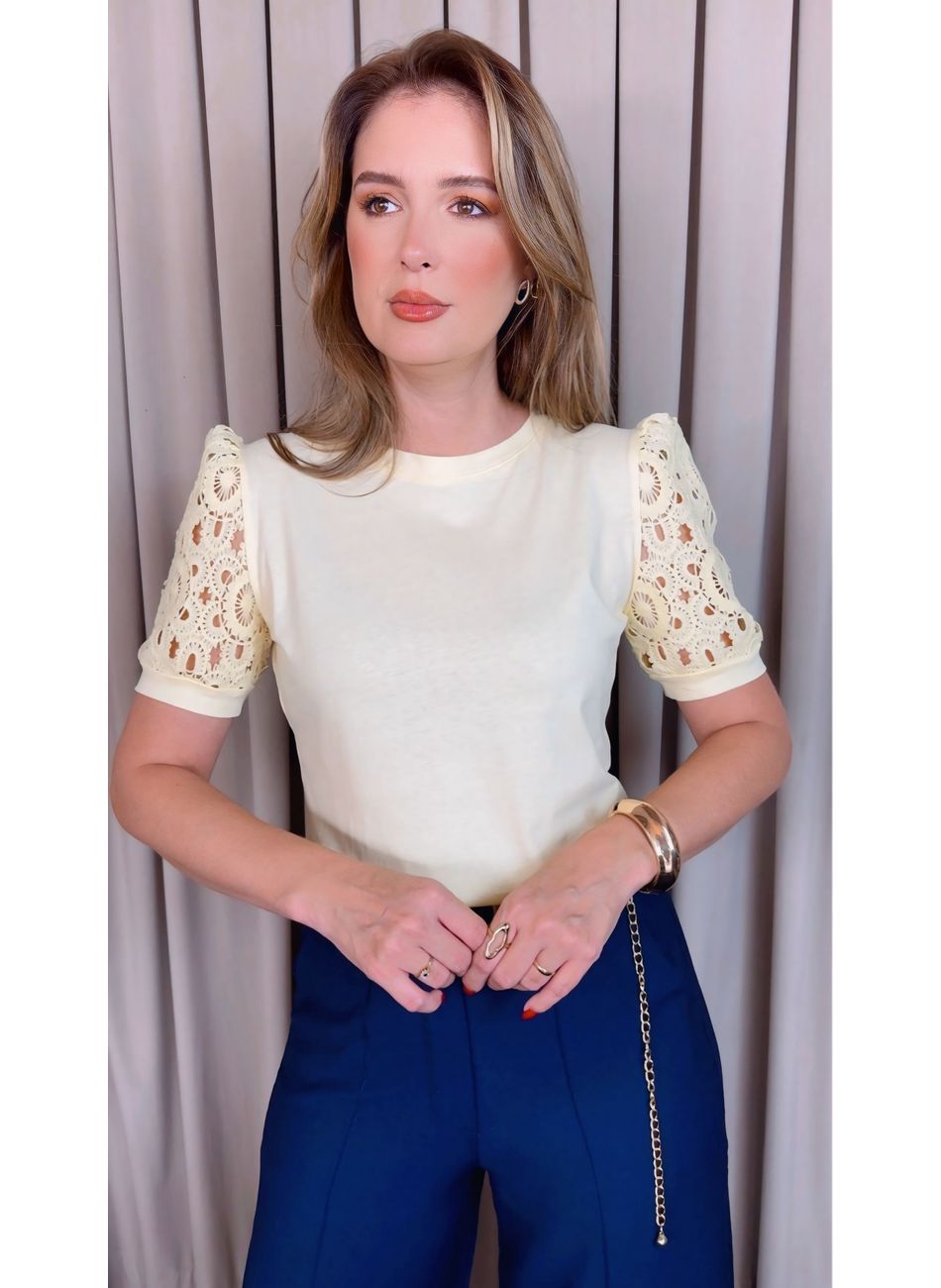 T-shirt Feminina Com Detalhe Na Man... - D'Menina