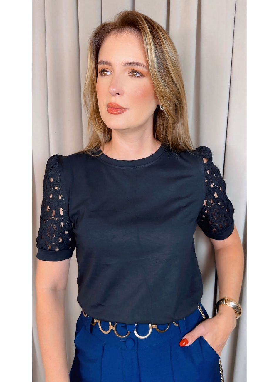 T-shirt Feminina Com Detalhe Na Man... - D'Menina
