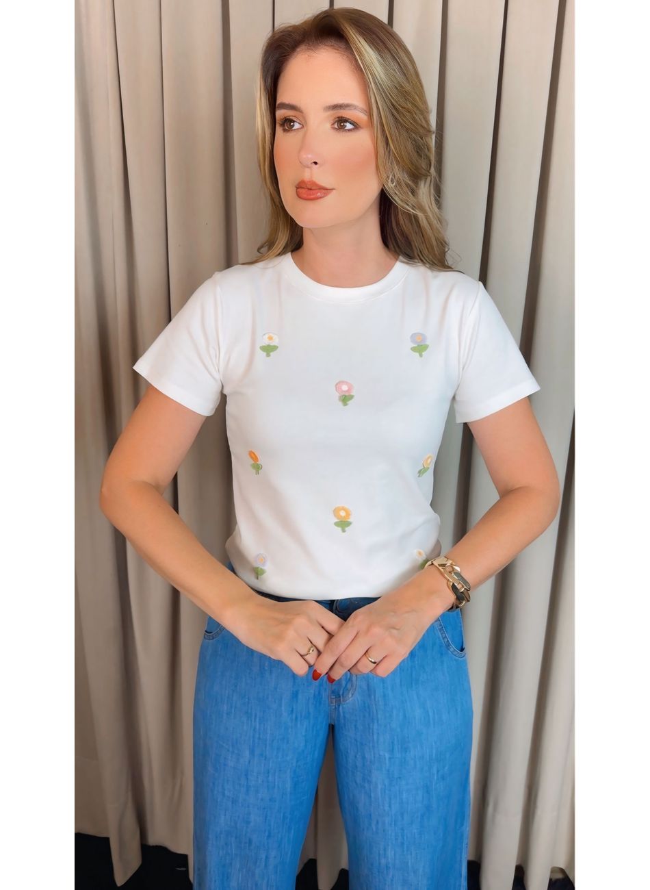 T-shirt Feminina Com Detalhe Florzi... - D'Menina