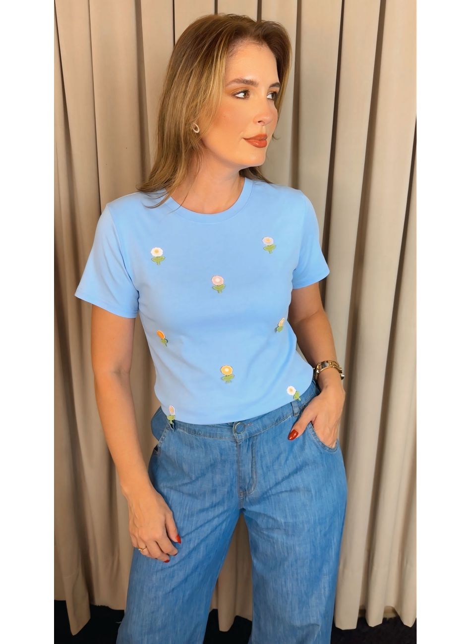 T-shirt Feminina Com Detalhe Florzi... - D'Menina