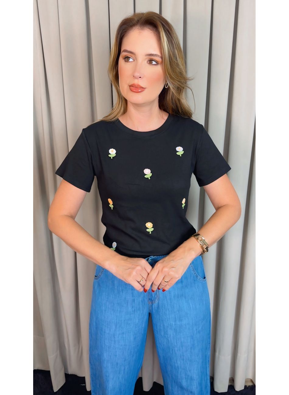 T-shirt Feminina Com Detalhe Florzi... - D'Menina