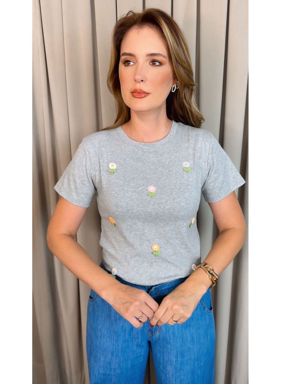T-shirt Feminina Com Detalhe Florzi... - D'Menina