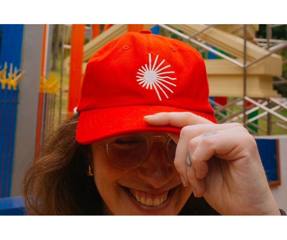 boné centelhas vermelho