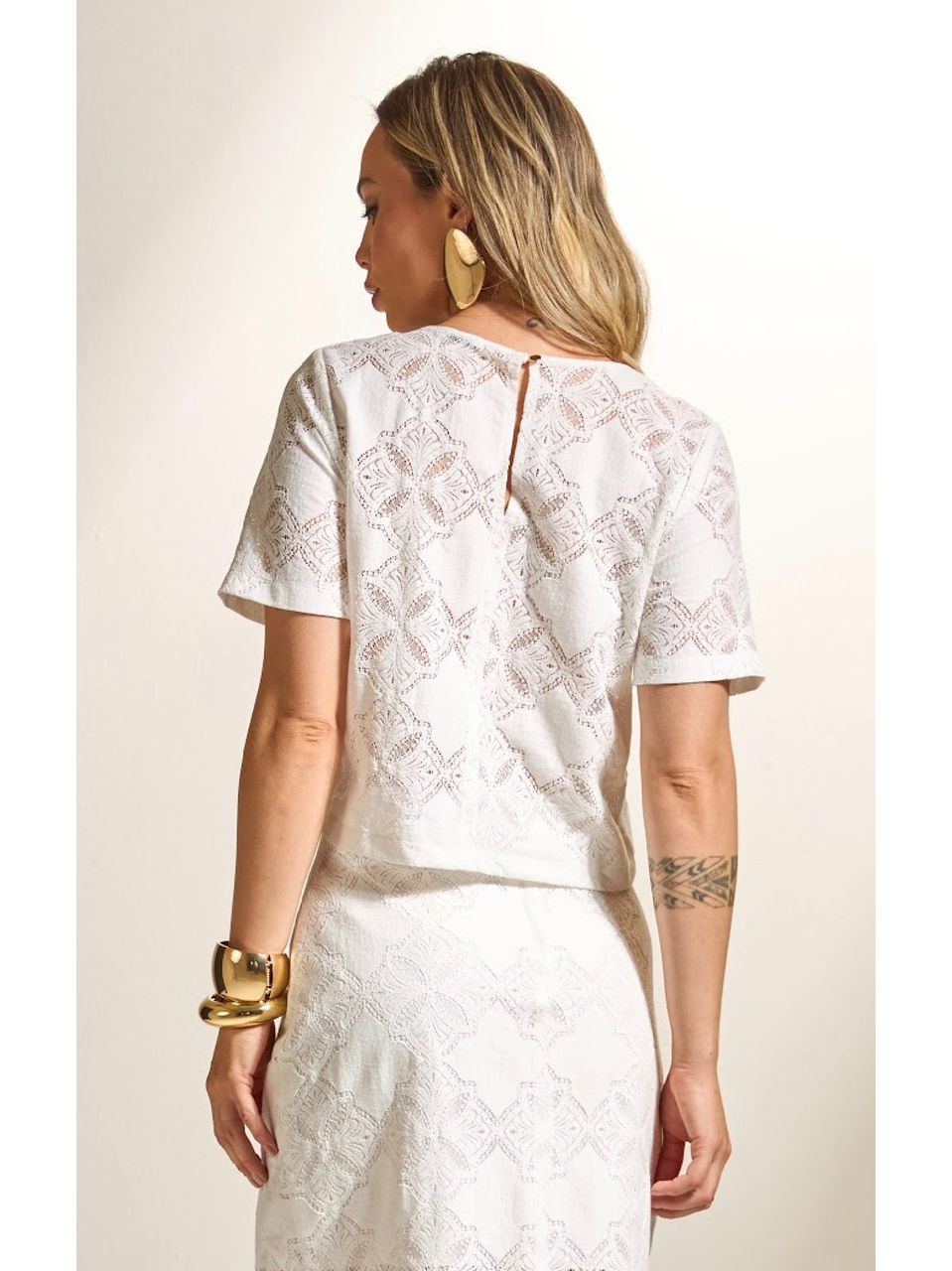 Blusa Manga Curta Em Renda Off-White - Displicent