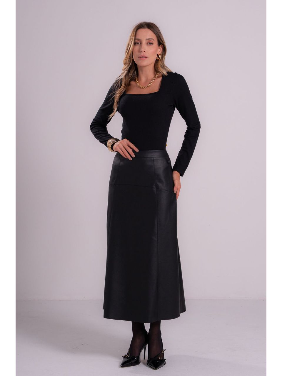 Saia Midi Em Couro Recortes Preto
