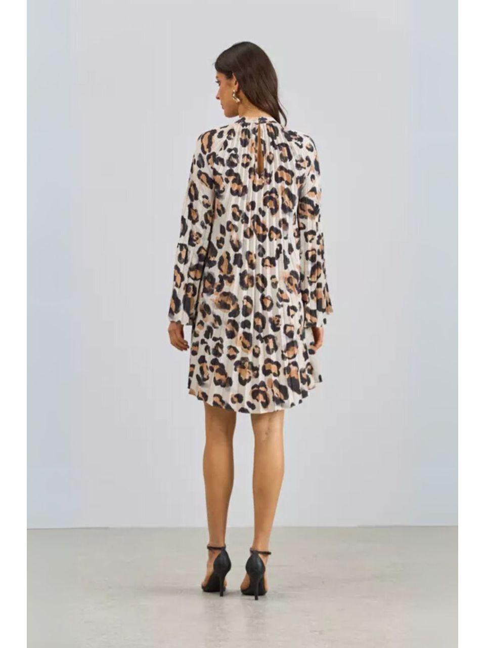 Vestido Curto Manga Longa Plissado Onça