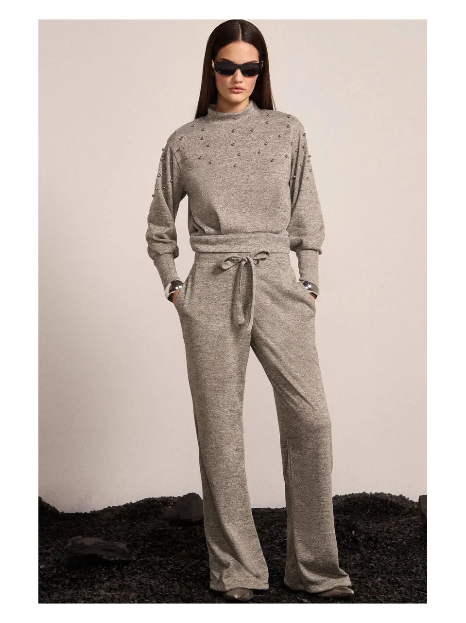 Blusa Em Malha Tricô Com Elastano e Aplicação de Pedrarias Cinza