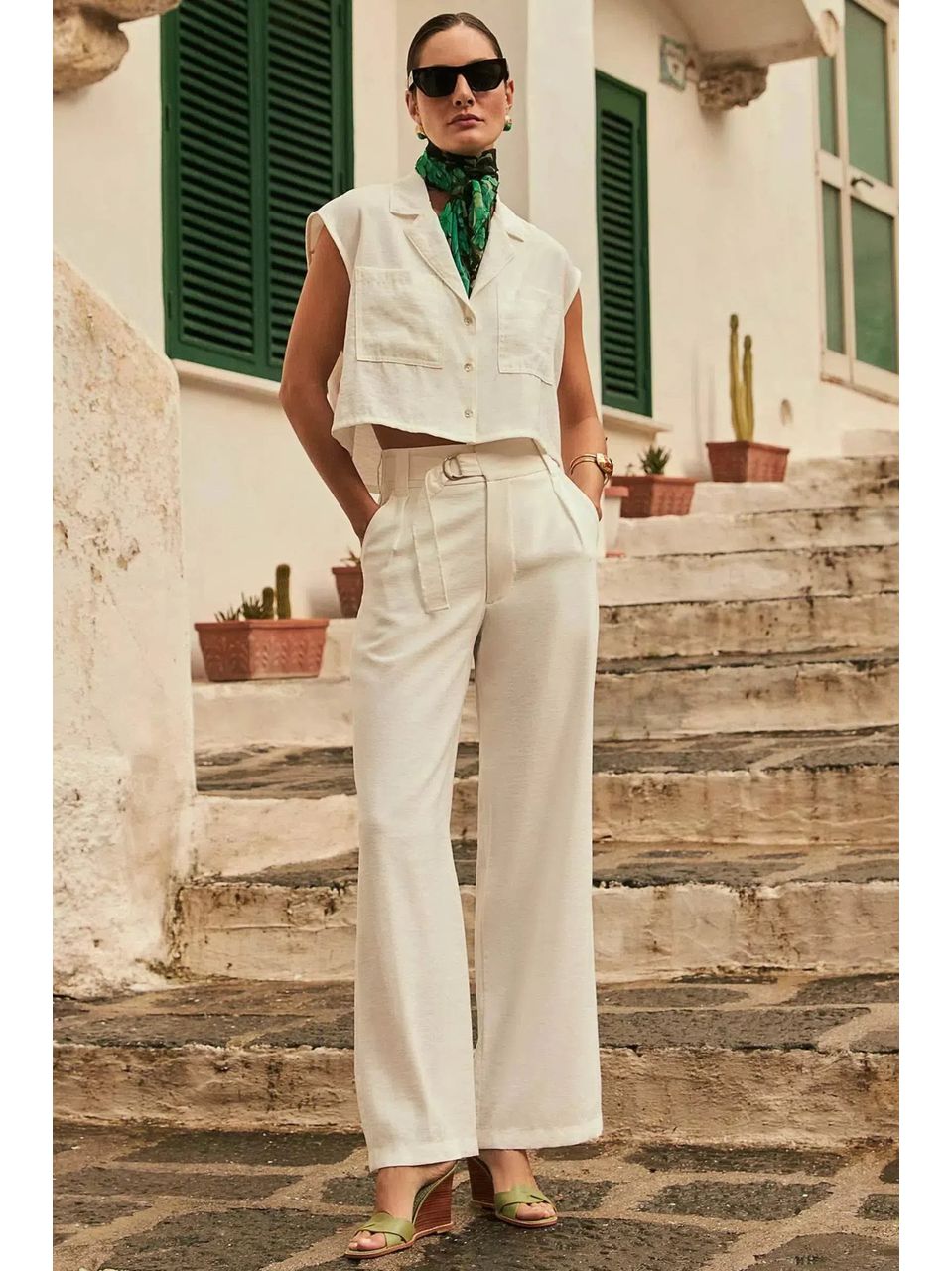 Calça Wide Leg Cintura Alta em Blend de Viscose com Detalhe Ajustável Na Cintura 74530 Linzzi