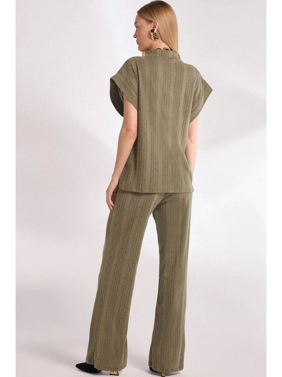 Calça Wide Leg Em Malha Tricô Com Shorts Forro Verde Escuro