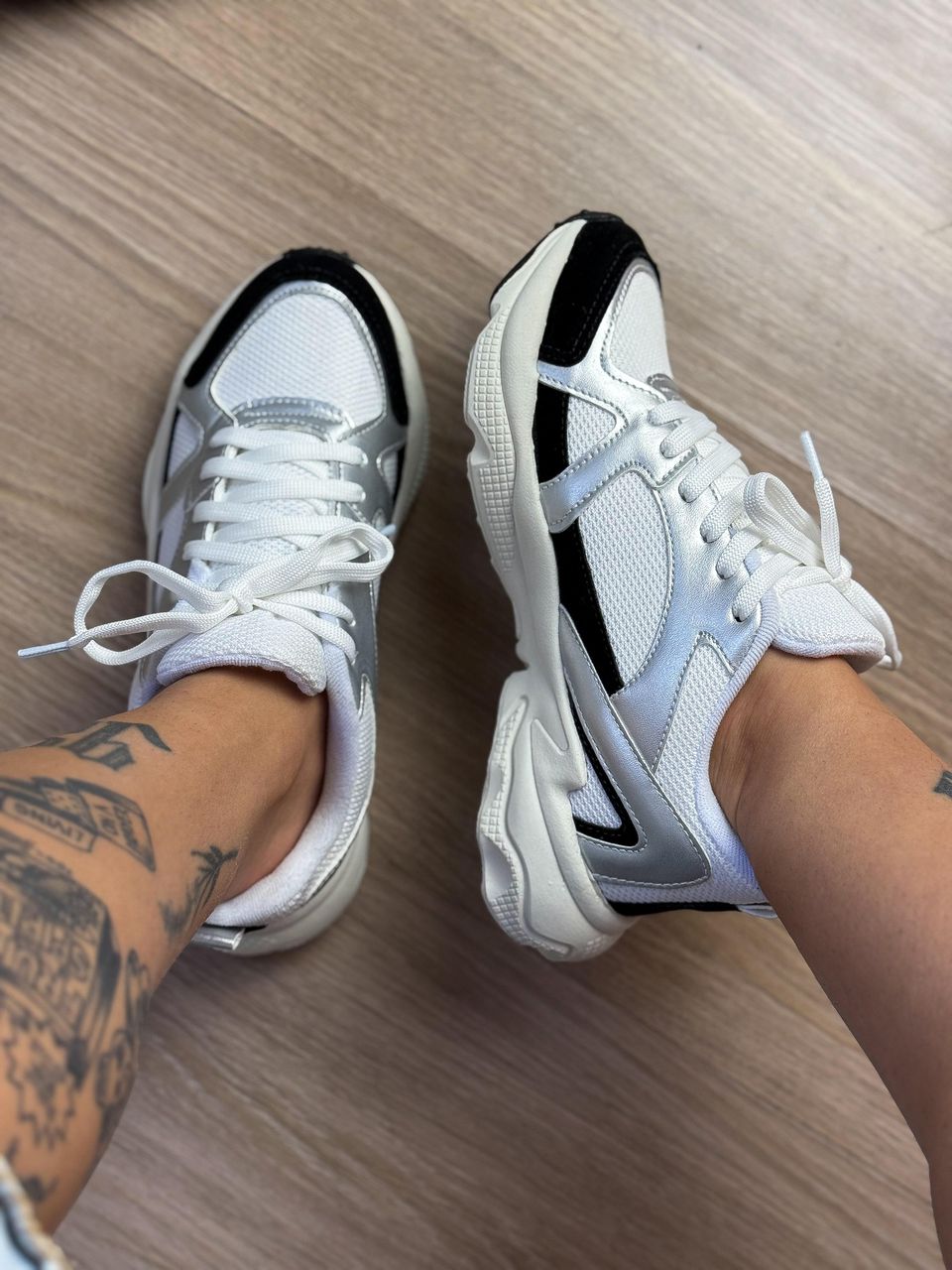 TÊNIS LORENA BRANCO E PRETO - 1531 - ALUZZA CALÇADOS