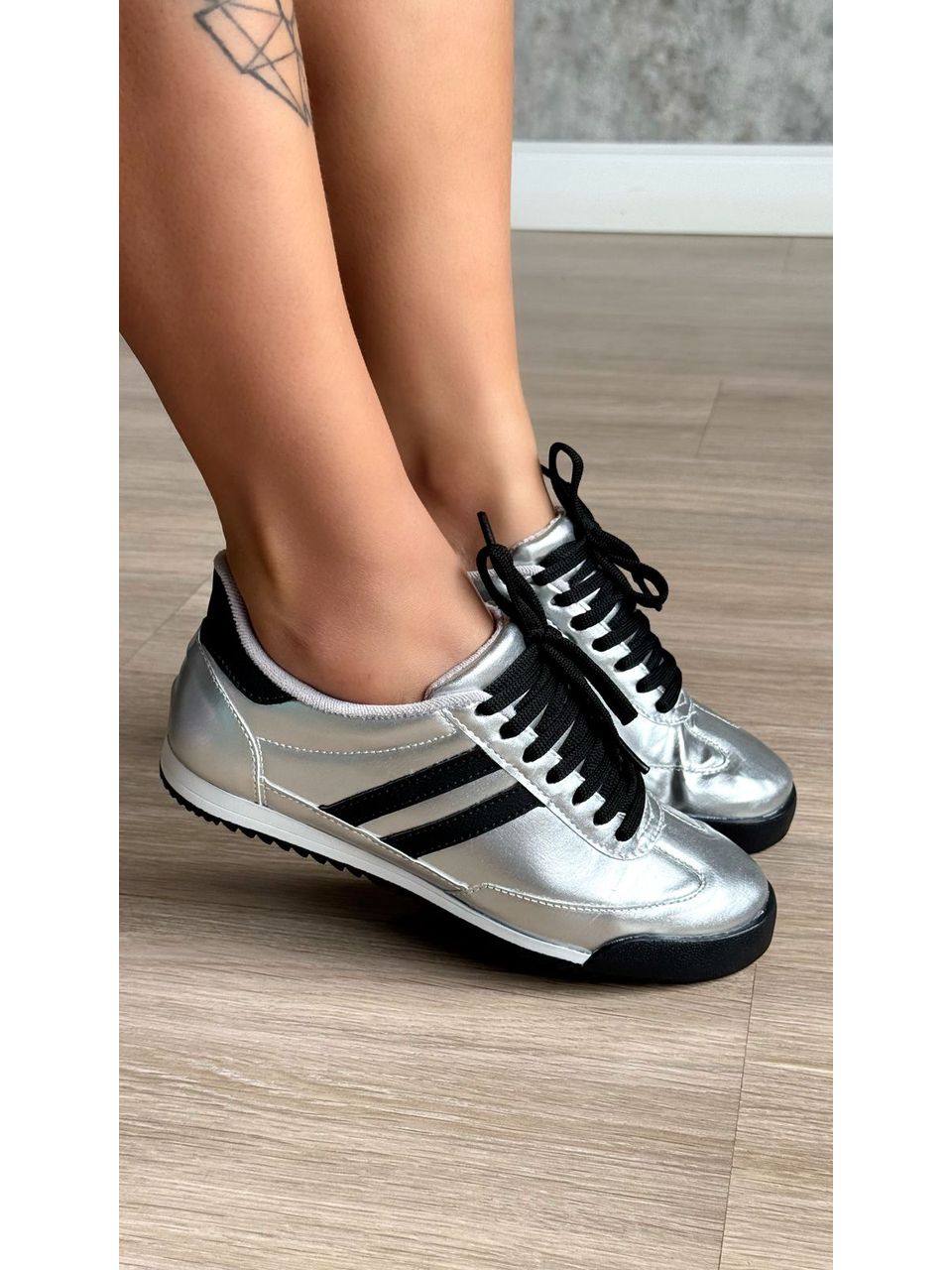 Tênis samba Aluzza prata com preto - 1363 - ALUZZA CALÇADOS