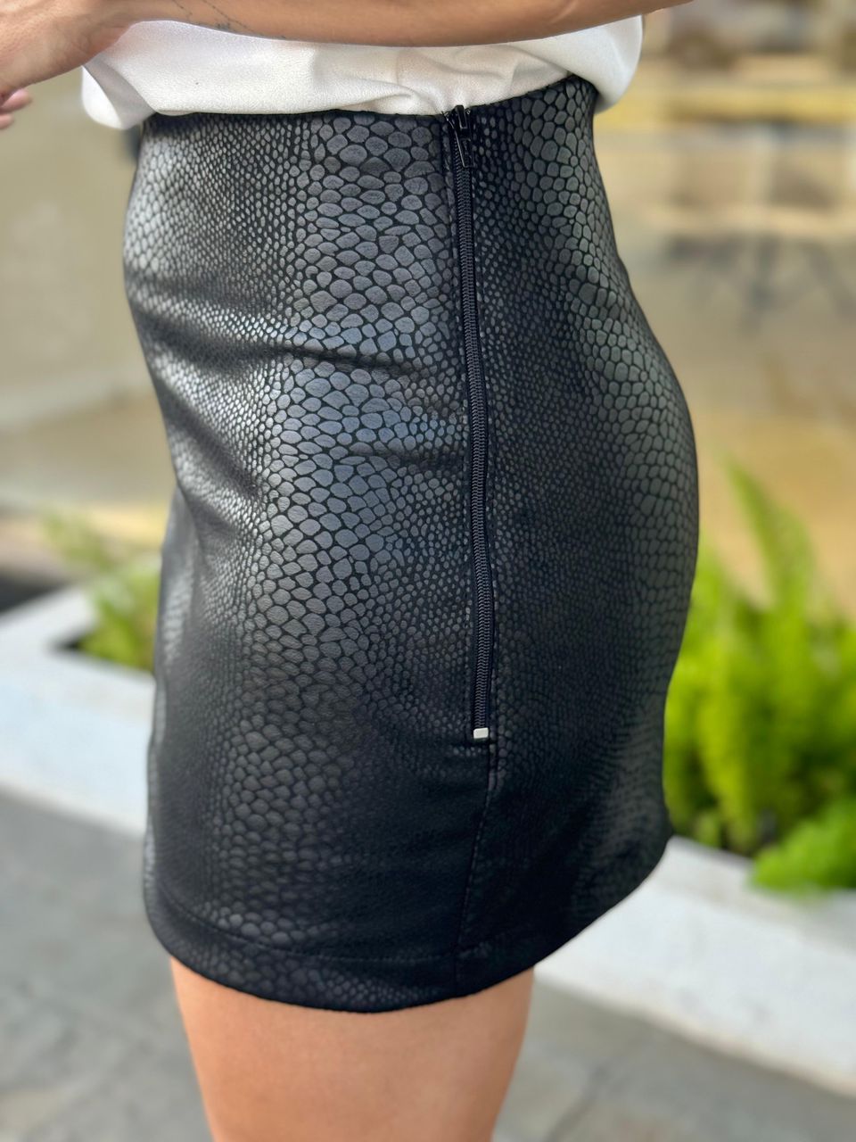 Saia Curta Suede Elizabeth Animale Preto