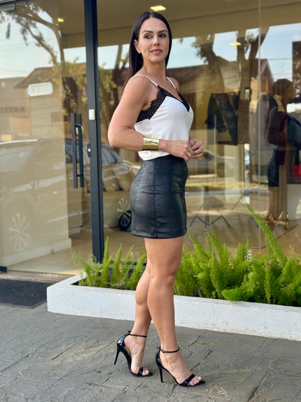 Saia Curta Suede Elizabeth Animale Preto - Arpaia
