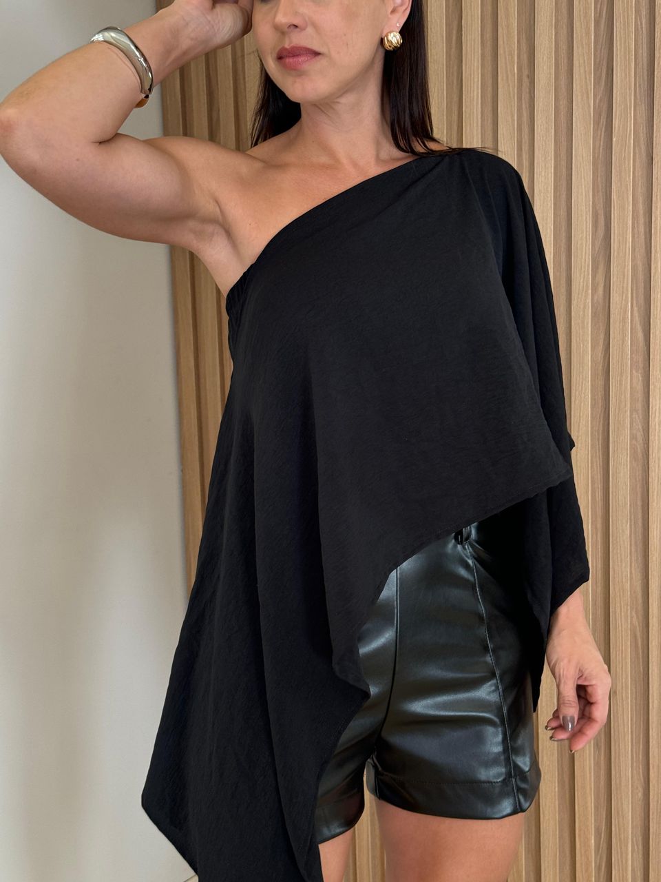 Blusa Capa Zoe Preto 