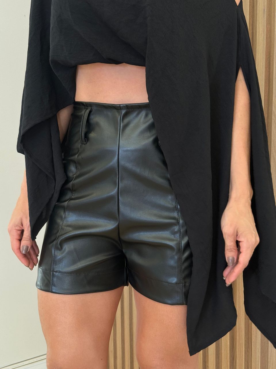 Short Em Courino Louise Preto - Arpaia