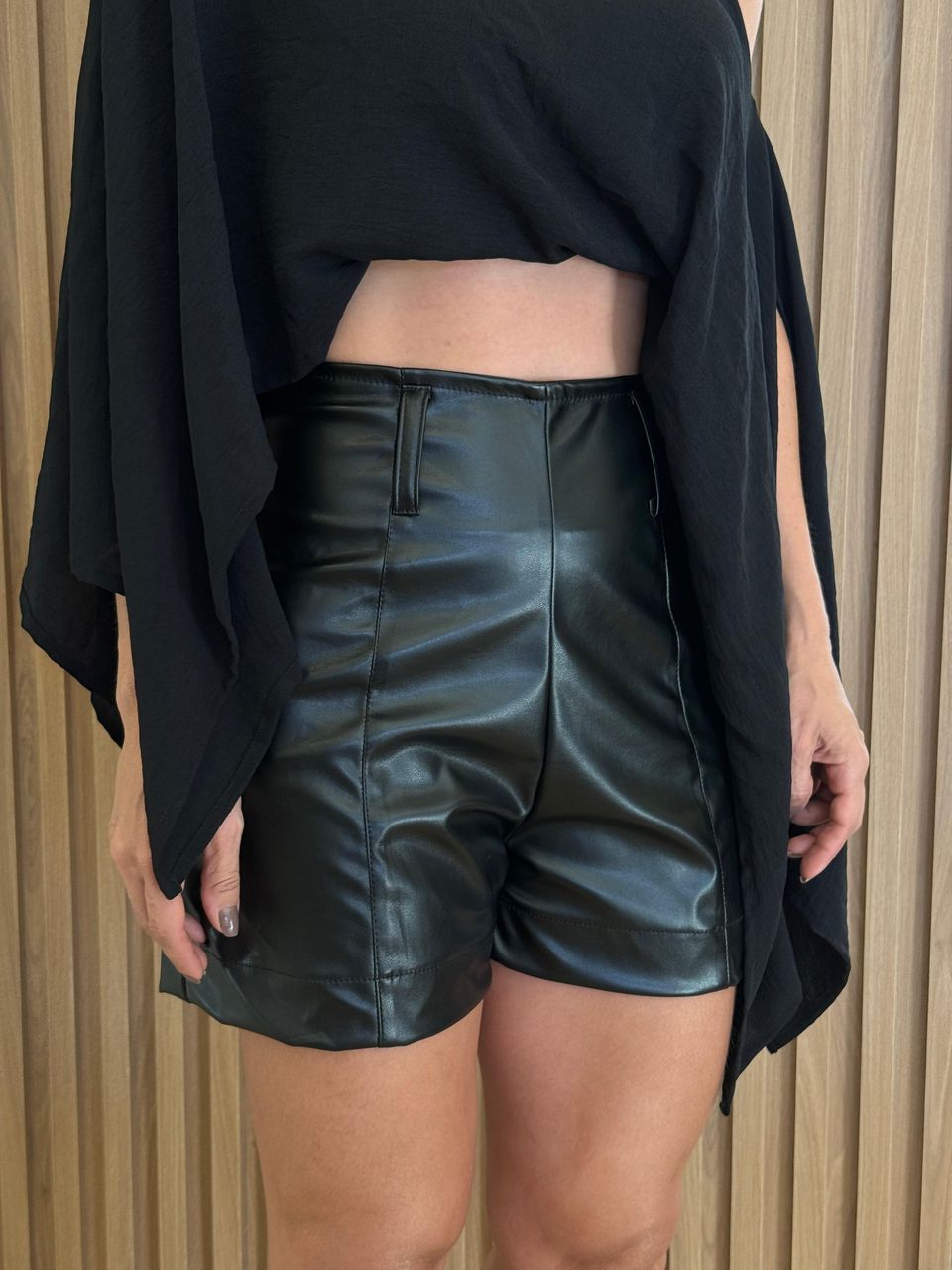 Short Em Courino Louise Preto