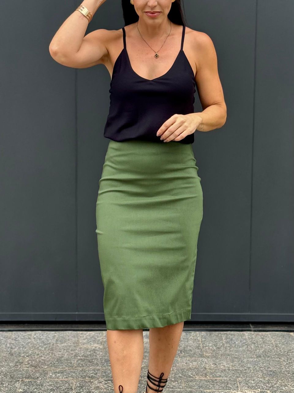 Blusa Alça Fina em Viscose Alice Preto