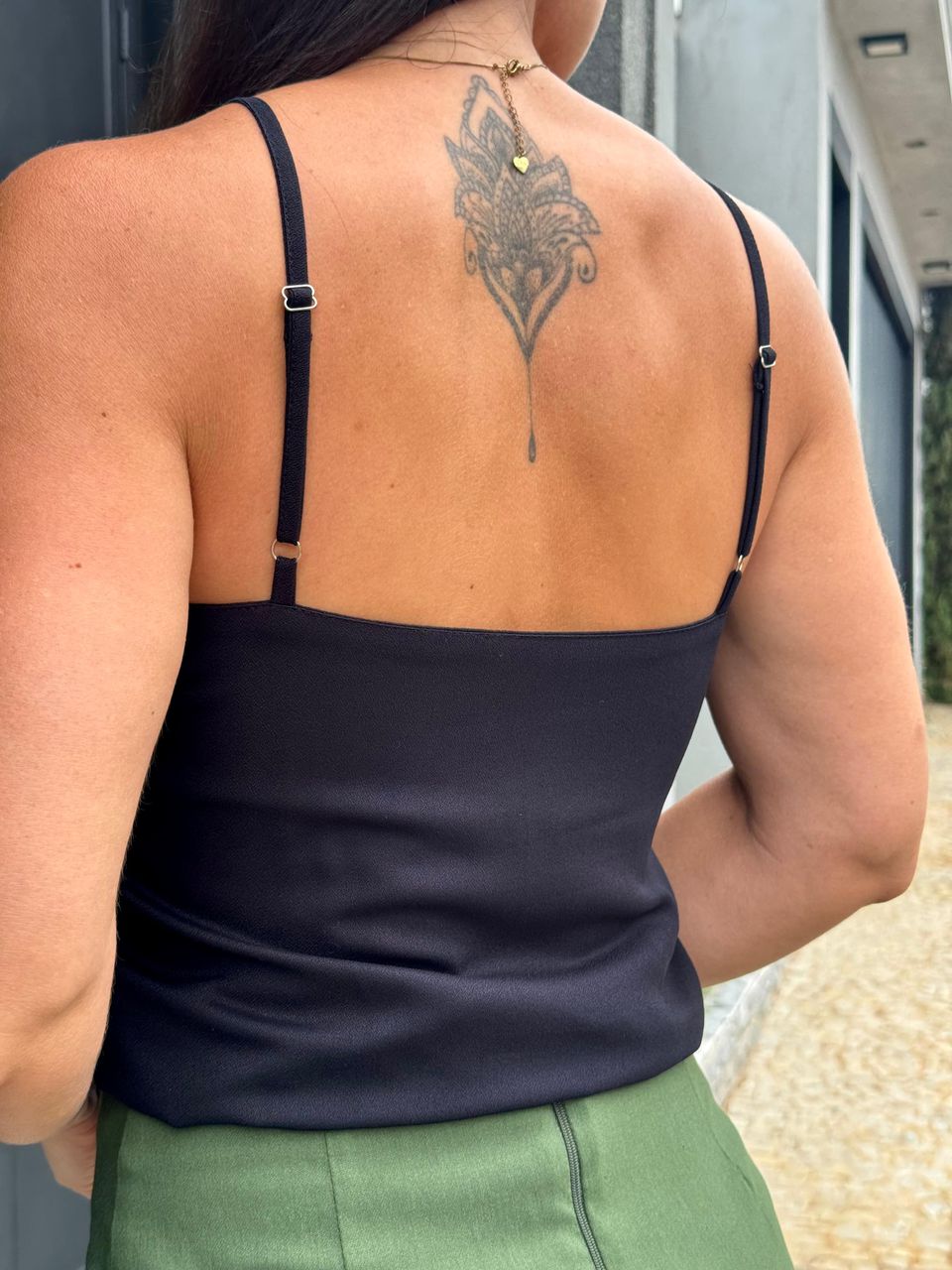 Blusa Alça Fina em Viscose Alice Preto