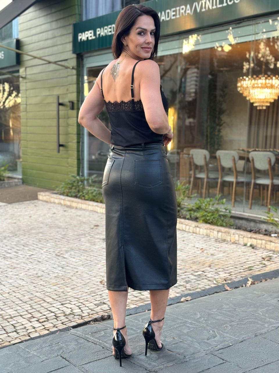 Blusa Alça com Renda Crepe de Viscose Preta