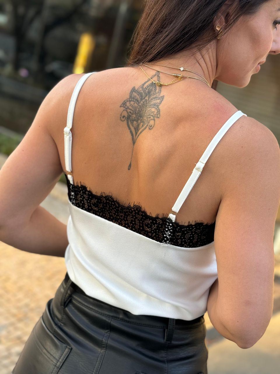 Blusa Alça com Renda Crepe de Viscose Off White